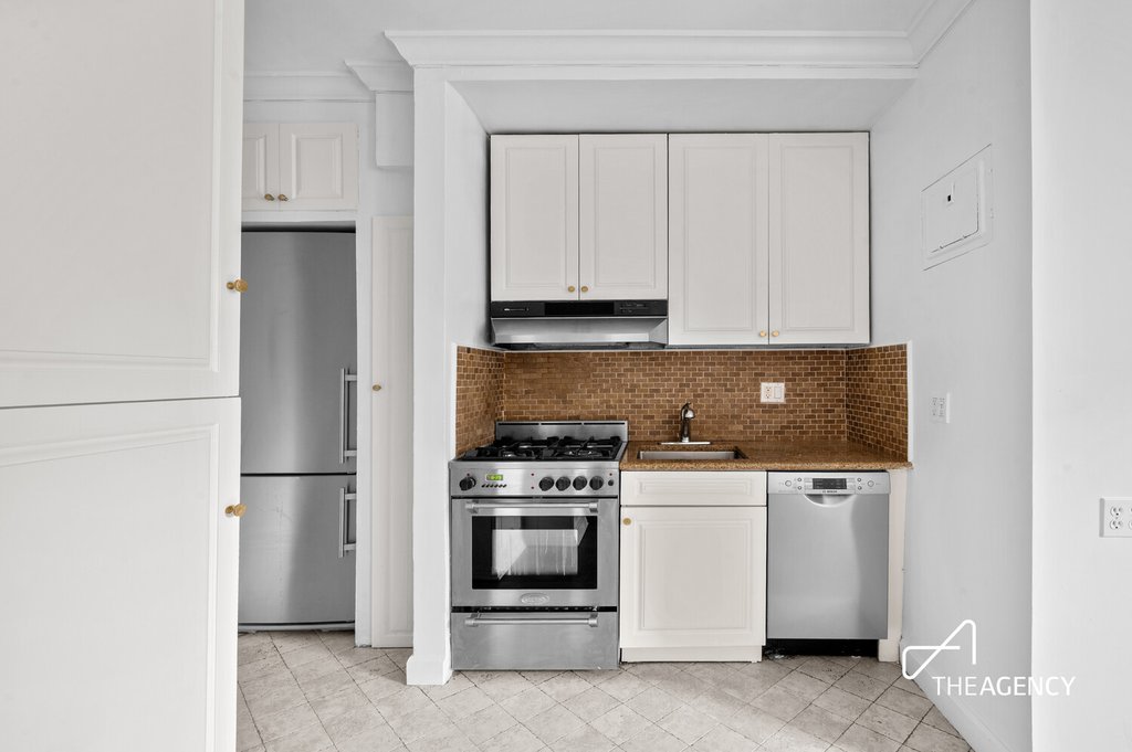 151 East 20th Street, Unit 4A photo 3