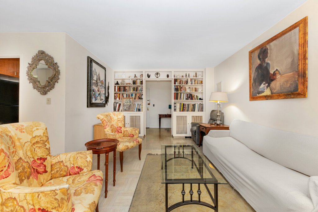 220 East 54th Street, Unit 5E photo 2