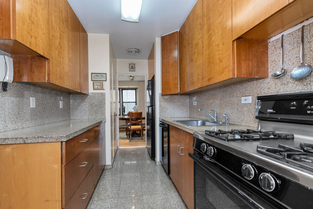 220 East 54th Street, Unit 5E photo 5