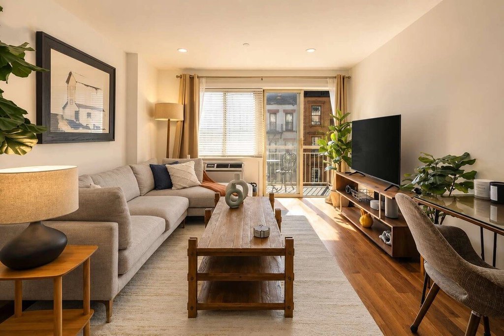 15 Saint Marks Place, Unit 6A