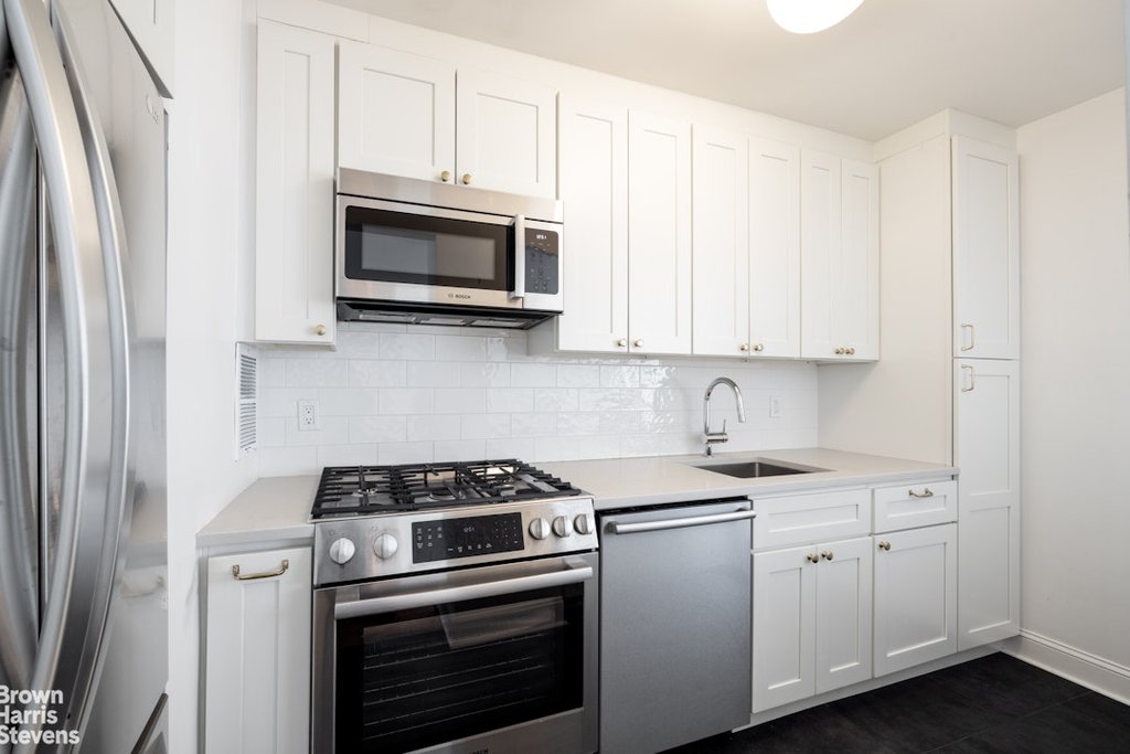 345 East 52nd Street, Unit 5G photo 2