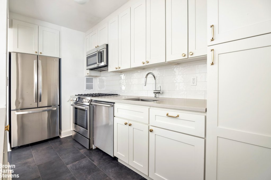 345 East 52nd Street, Unit 5G photo 3