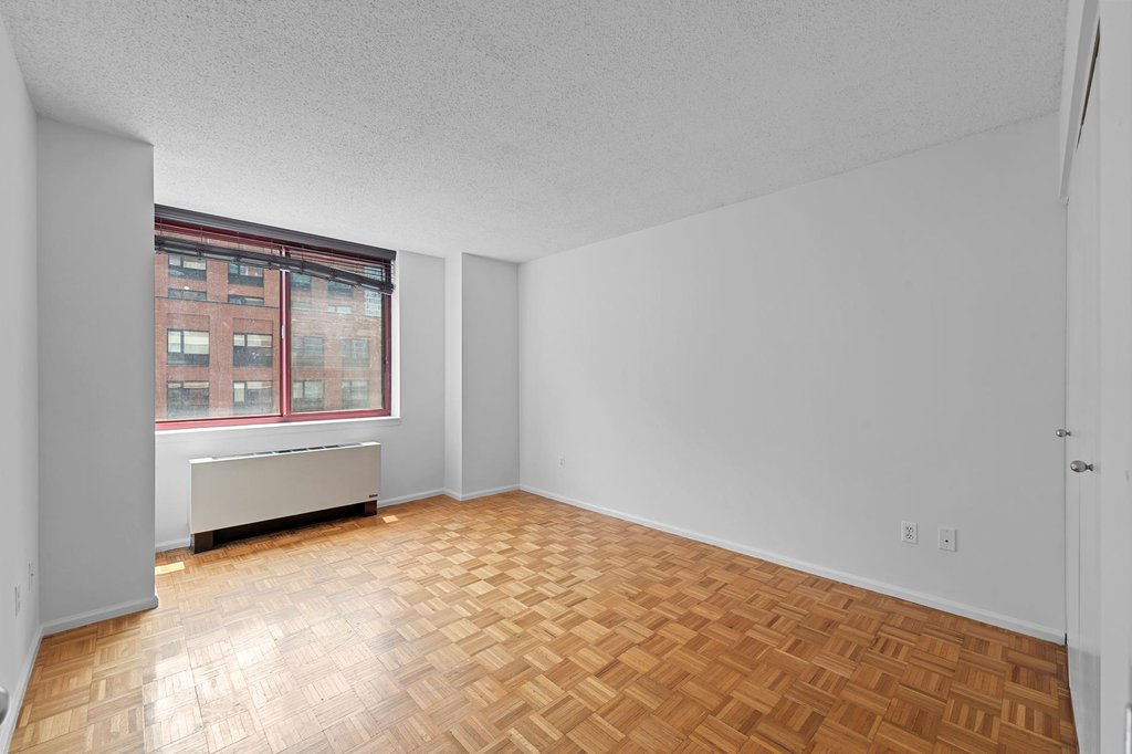 4-74 48th Avenue, Unit 9N photo 12