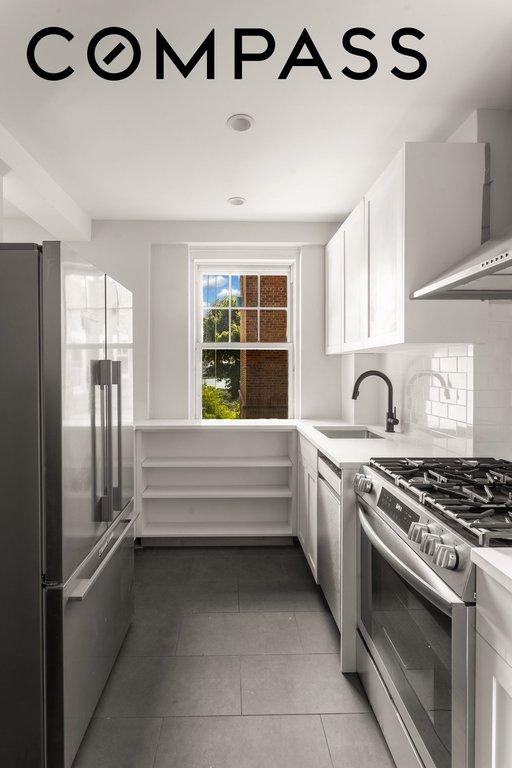 160 Cabrini Boulevard, Unit 10 photo 6