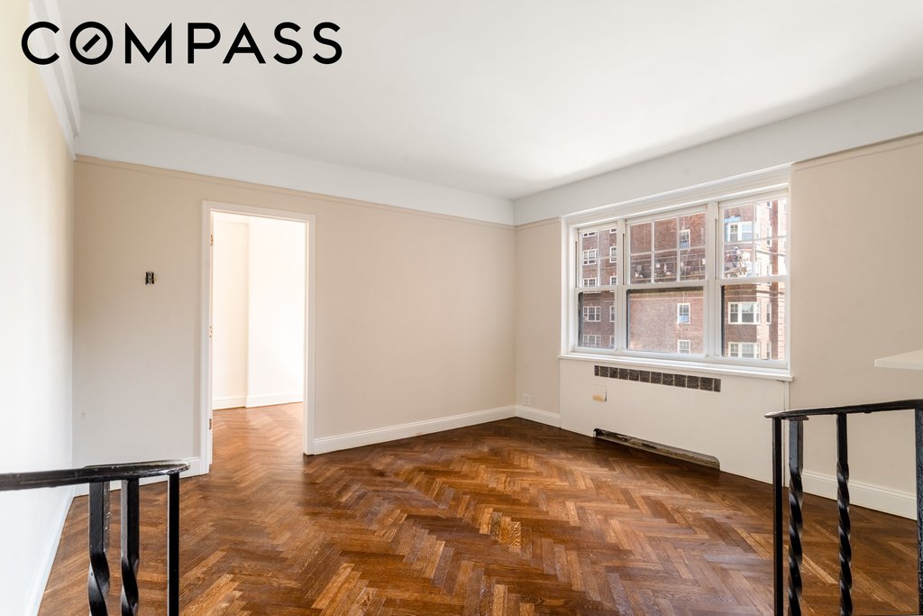 160 Cabrini Boulevard, Unit 10 photo 16