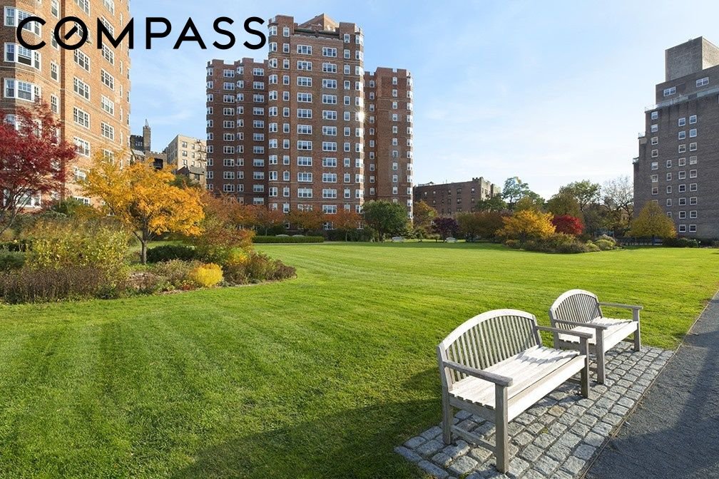 160 Cabrini Boulevard, Unit 10 photo 18