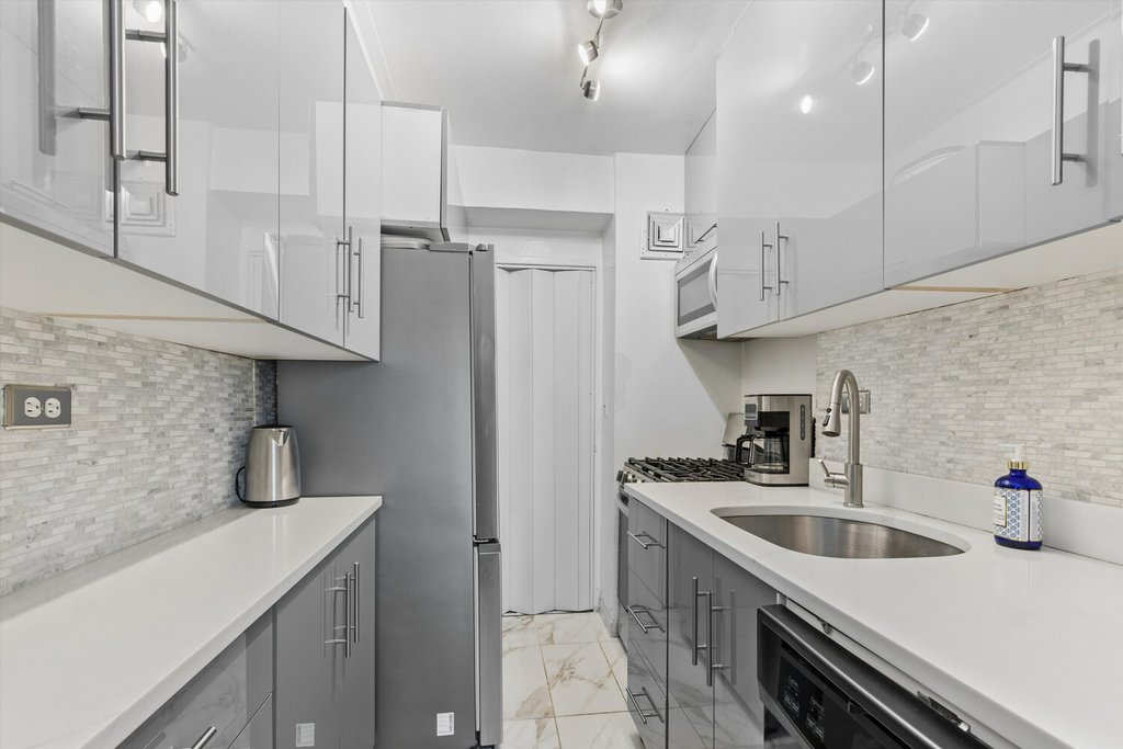 225 Adams Street, Unit 8H photo 2