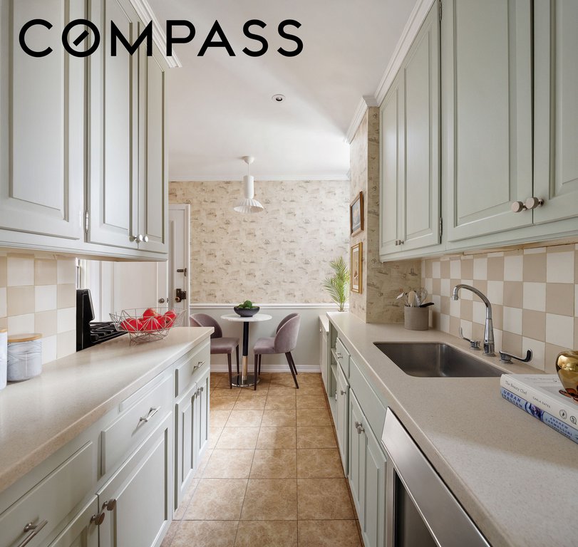 32 Washington Square West, Unit 11E photo 8