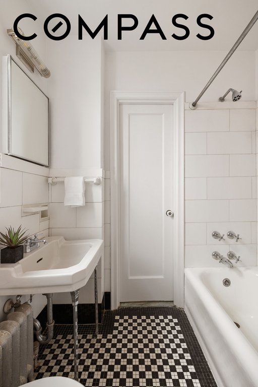 32 Washington Square West, Unit 11E photo 17