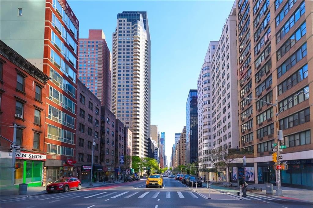 301 East 45th Street, Unit 9A photo 3
