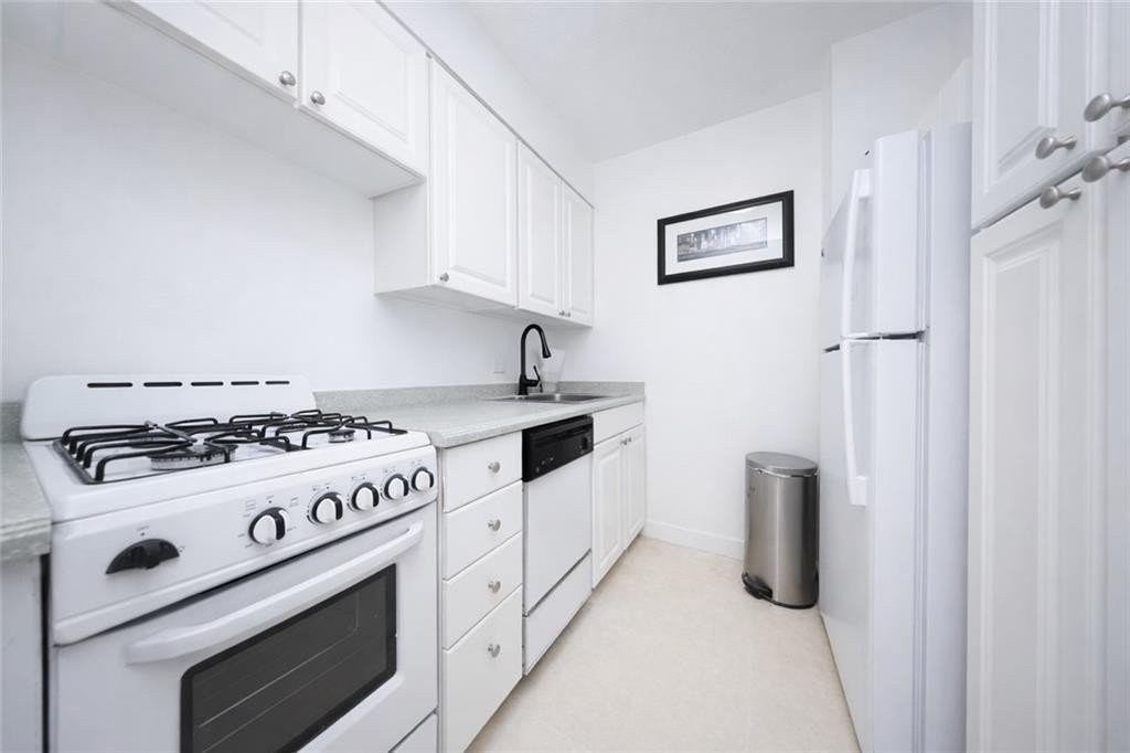 301 East 45th Street, Unit 9A photo 13