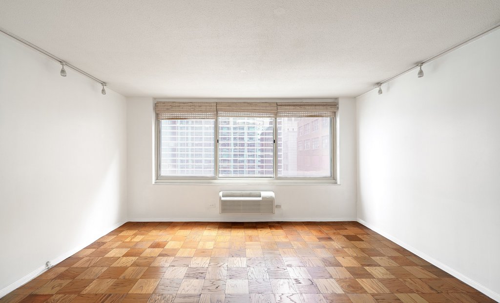 333 East 45th Street, Unit 8B photo 2