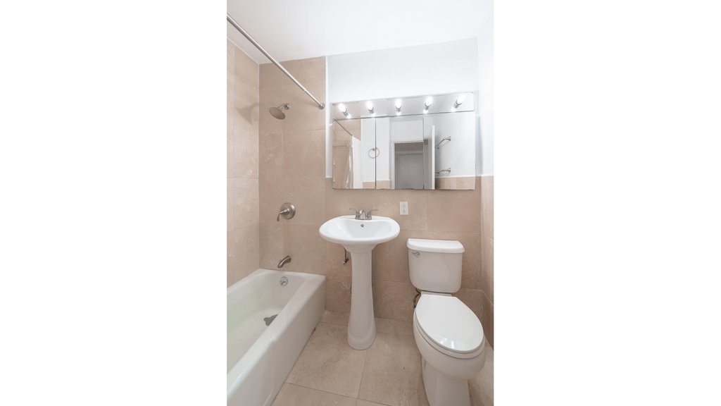 333 East 45th Street, Unit 8B photo 5