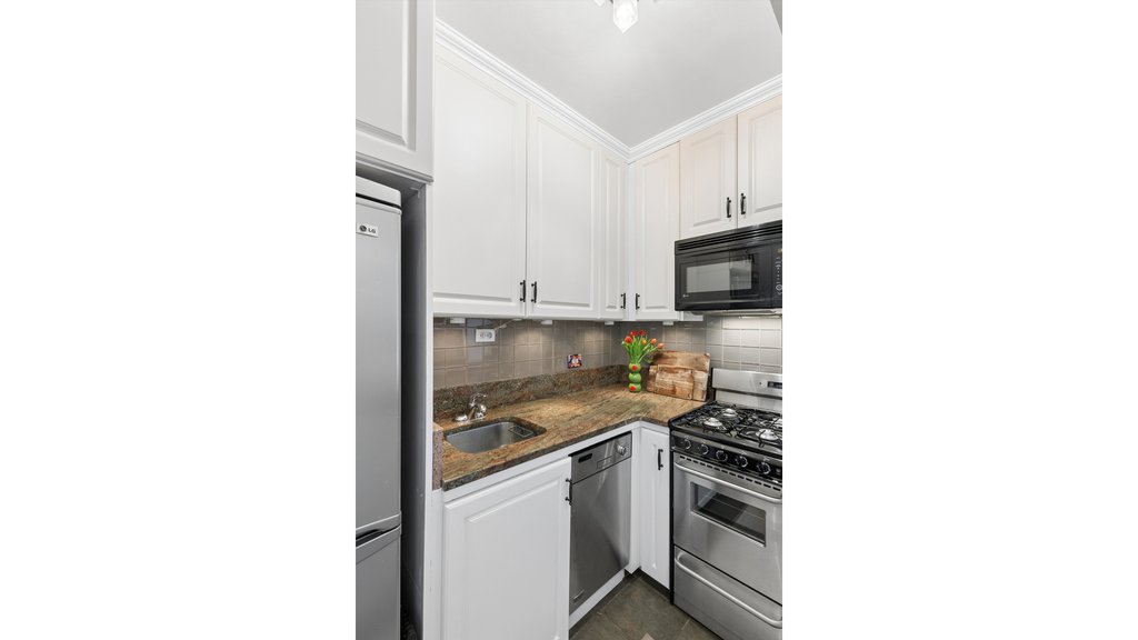 408 West 57th Street, Unit 9O photo 3