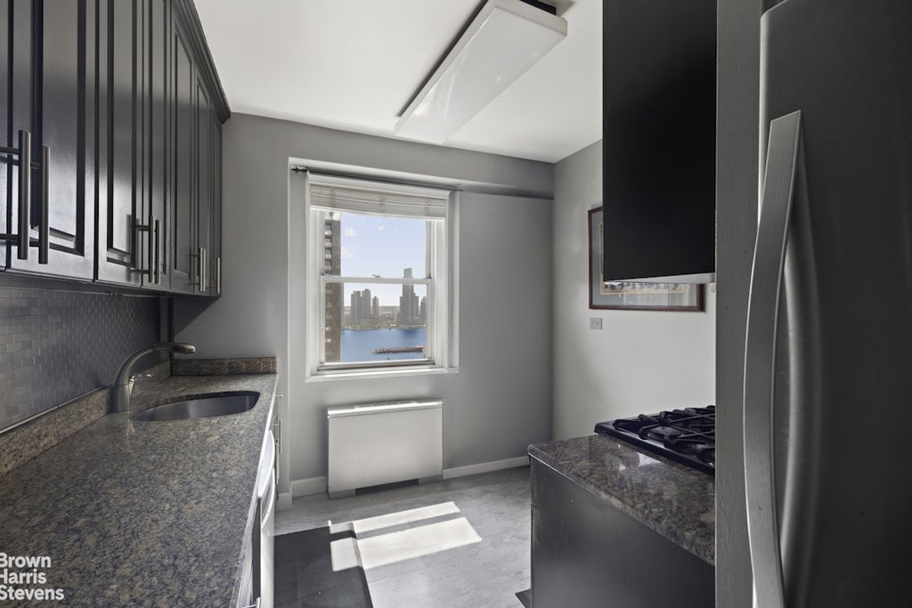 300 East 40th Street, Unit 22J photo 4