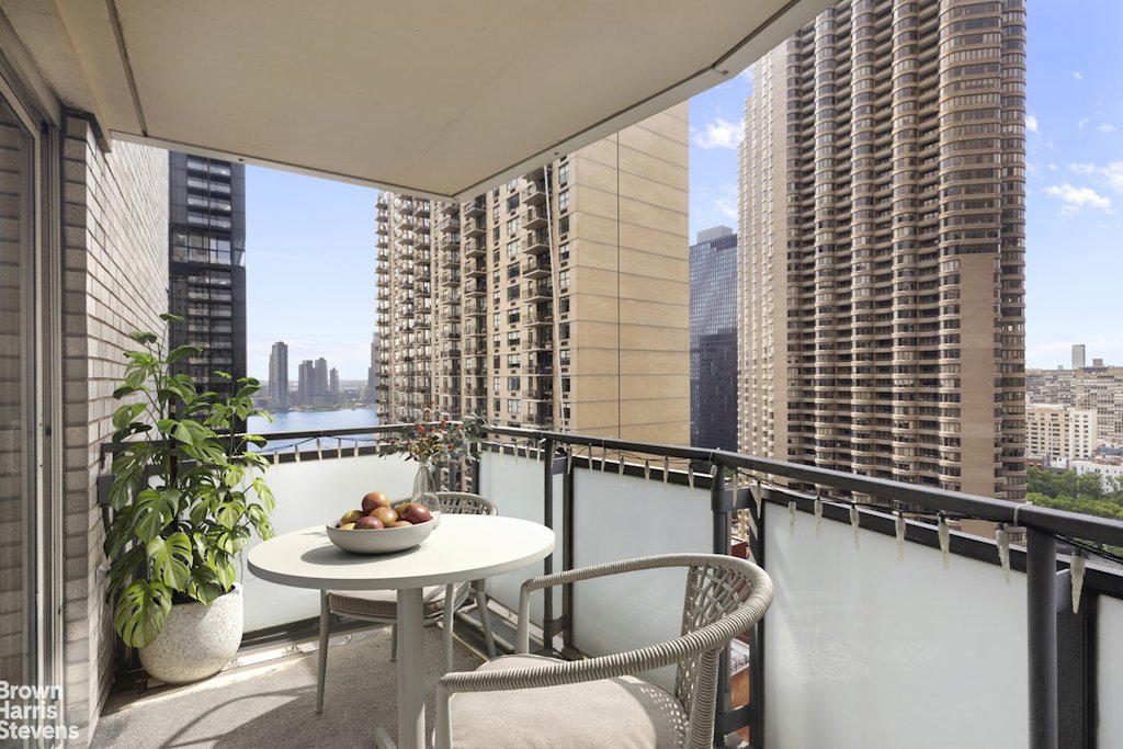 300 East 40th Street, Unit 22J photo 6