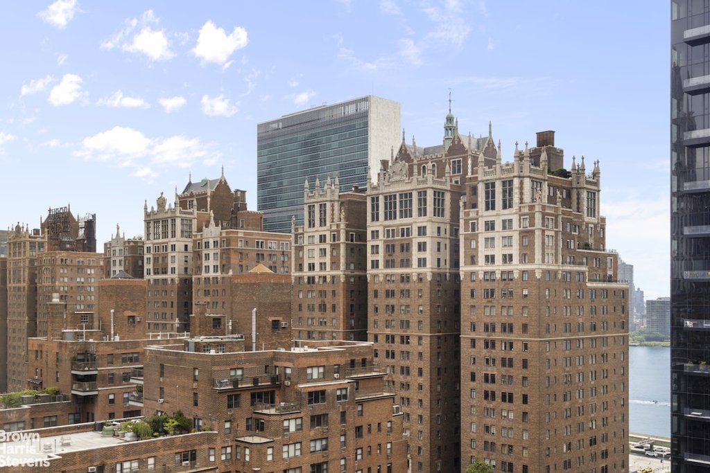 300 East 40th Street, Unit 22J photo 9
