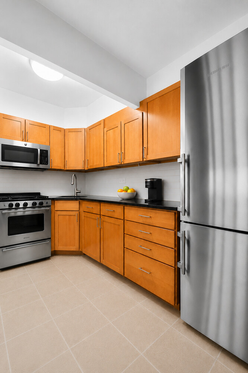 210 East 36th Street, Unit 6B photo 2