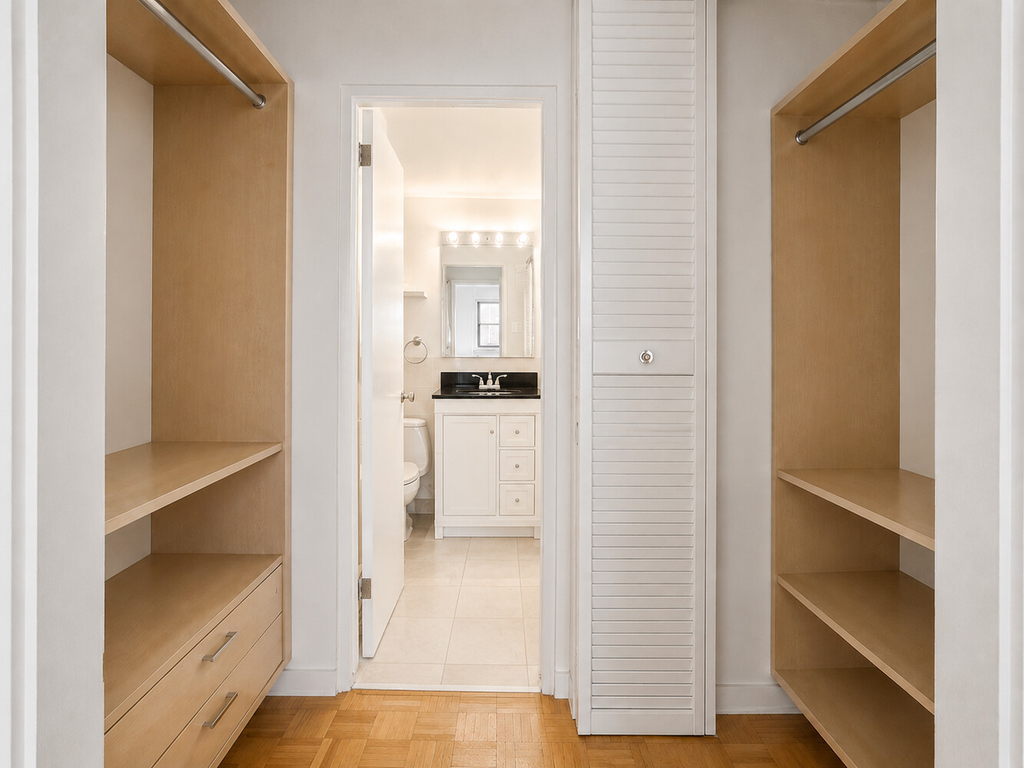 210 East 36th Street, Unit 6B photo 4