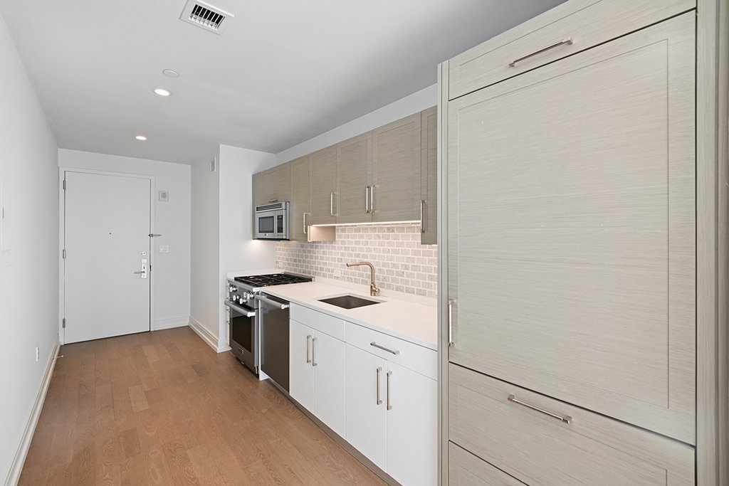 555 Tenth Avenue, Unit 52G