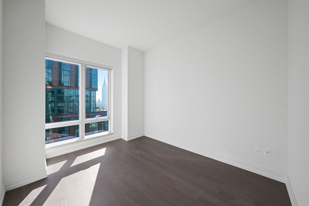 555 Tenth Avenue, Unit 52G photo 4