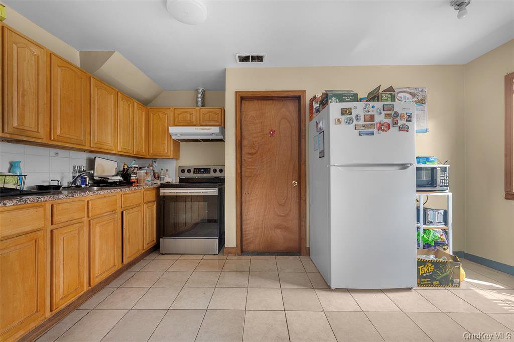 88-11 Sabre Street – For Sale photo 15