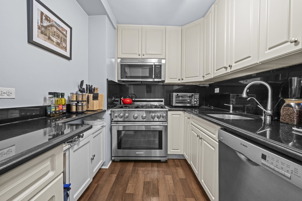 2575 Palisade Avenue, Unit 2C photo 7