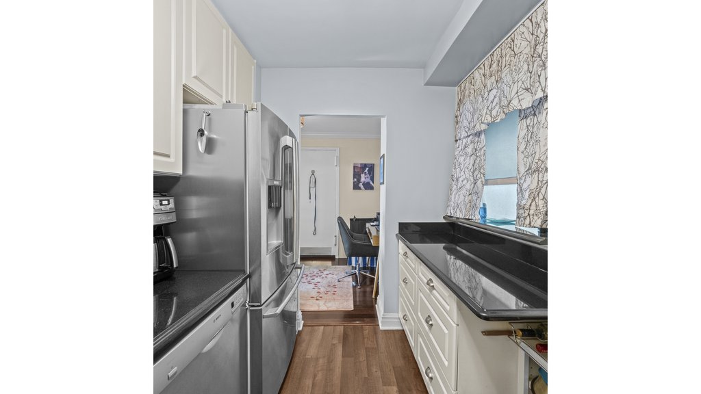 2575 Palisade Avenue, Unit 2C photo 8