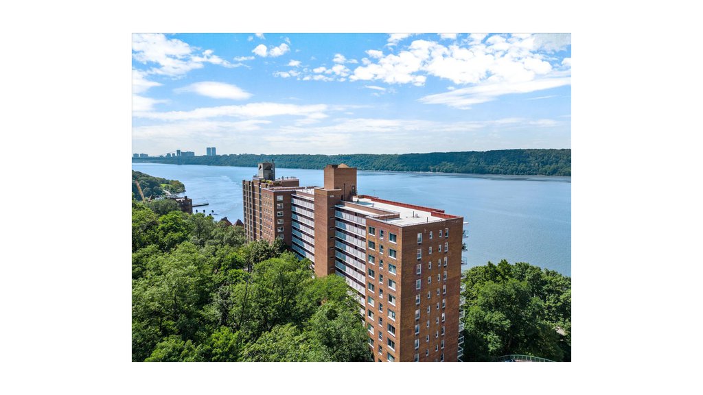 2575 Palisade Avenue, Unit 2C photo 17