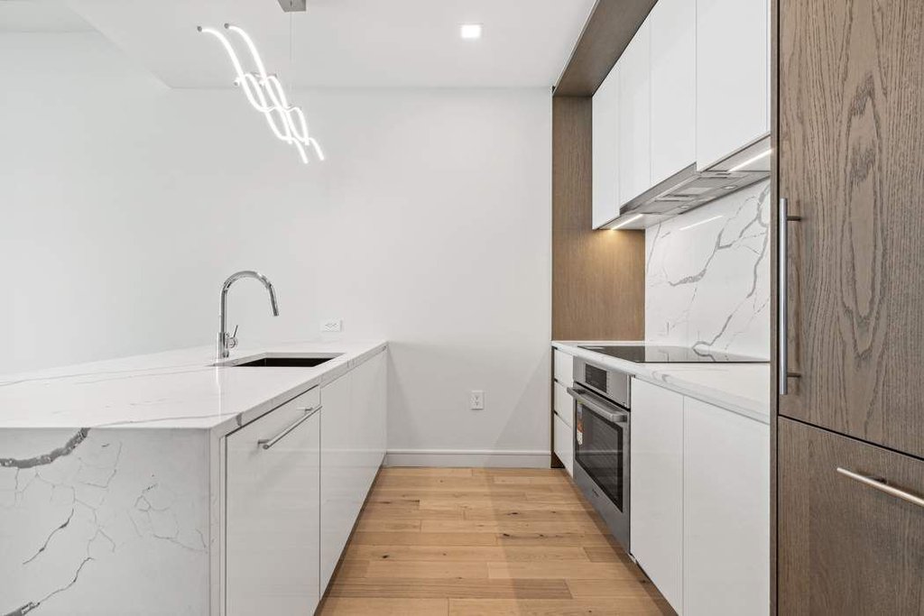 45-30 Pearson Street, Unit 17C photo 2