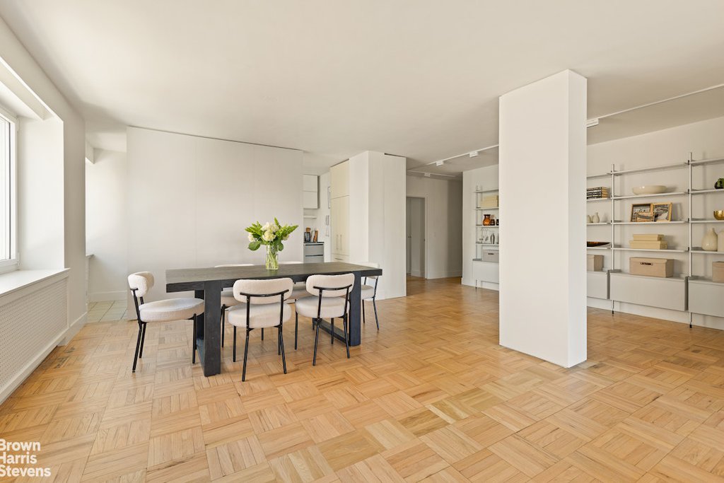 35 Sutton Place, Unit 14D photo 3