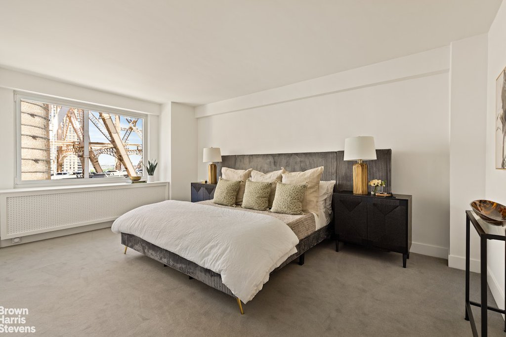 35 Sutton Place, Unit 14D photo 7