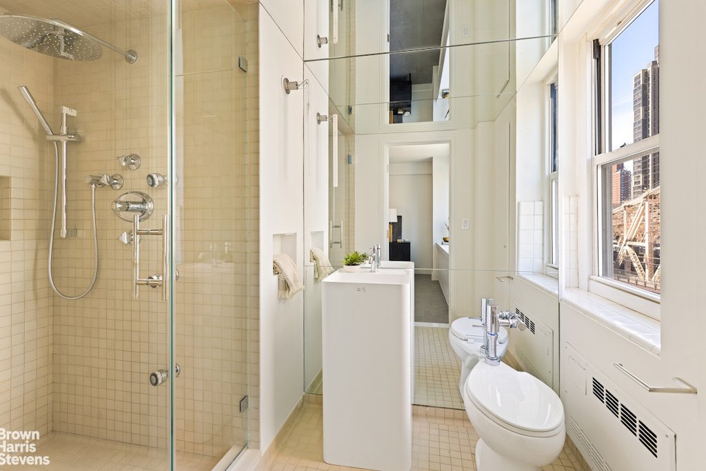 35 Sutton Place, Unit 14D photo 8