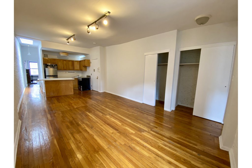 314 West 52nd Street, Unit 4 photo 3