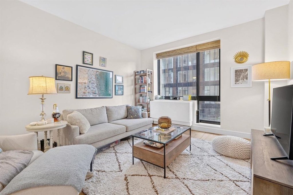 25-21 43rd Avenue, Unit 302