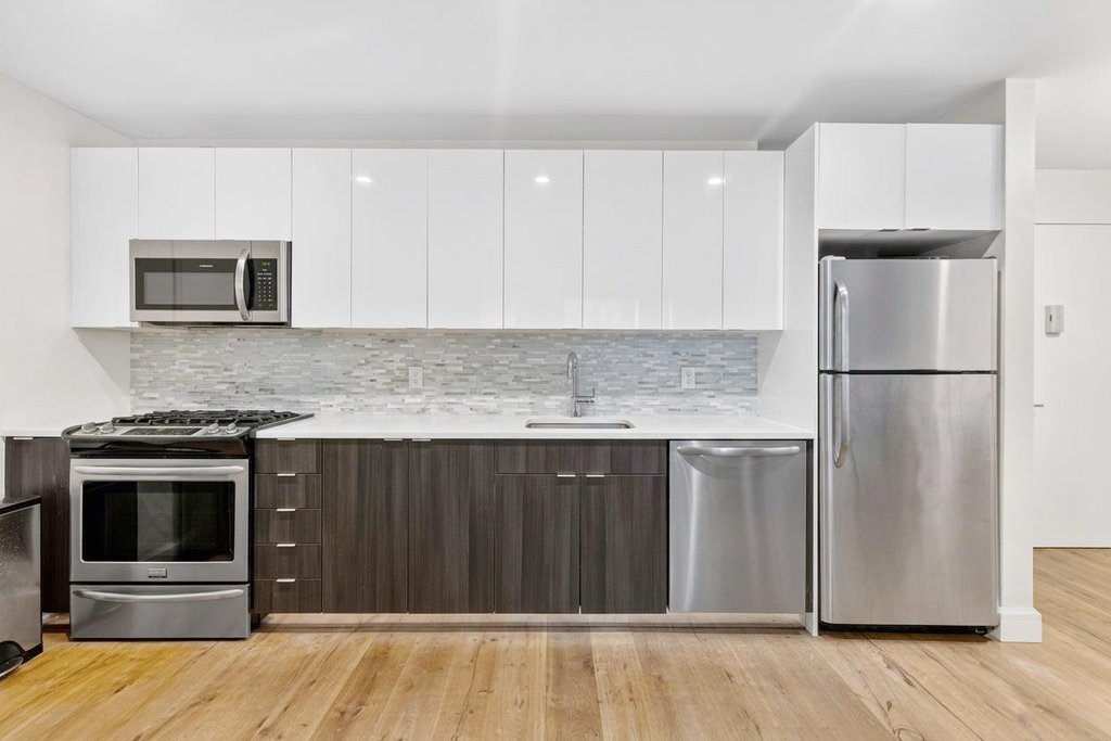 25-21 43rd Avenue, Unit 302 photo 3