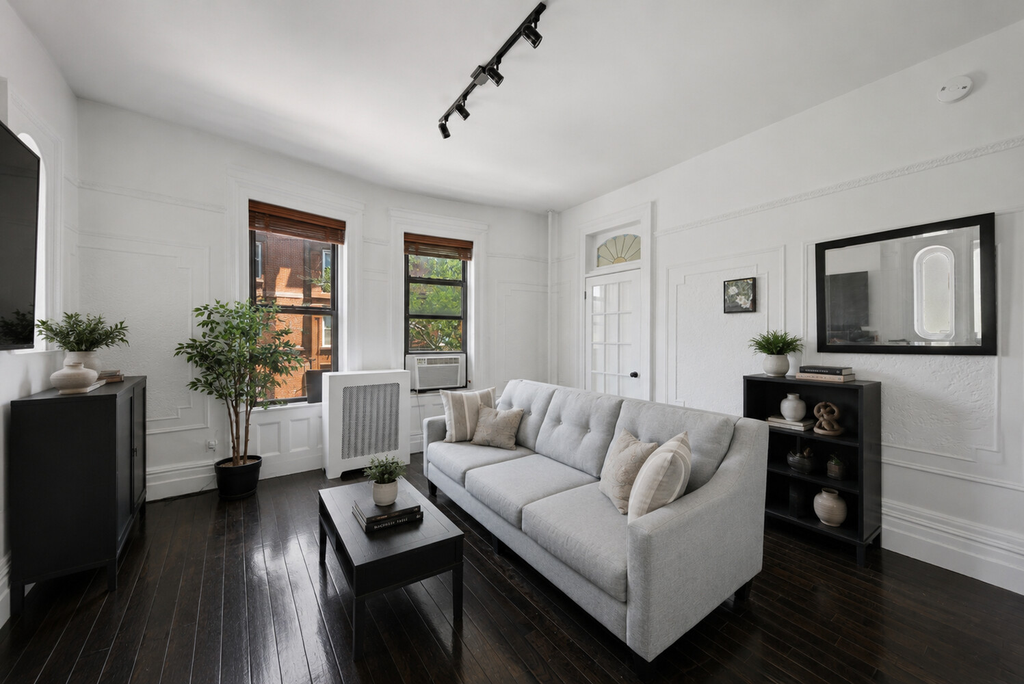 411 Clinton Street, Unit 5 photo 2