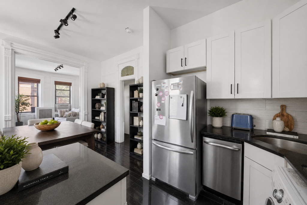 411 Clinton Street, Unit 5 photo 3