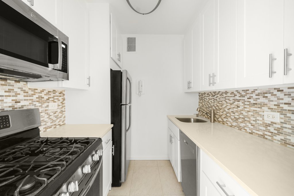 159 West 53rd Street, Unit 14F photo 2