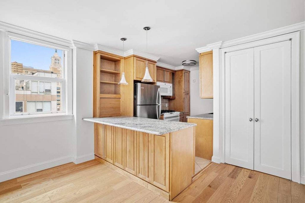 32 Gramercy Park South, Unit 10A photo 6