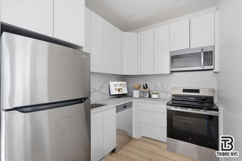 461 Lexington Avenue, Unit 1L photo 2