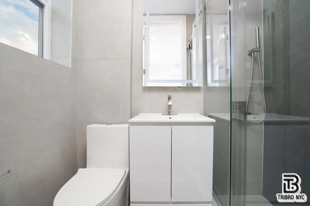 461 Lexington Avenue, Unit 1L photo 8