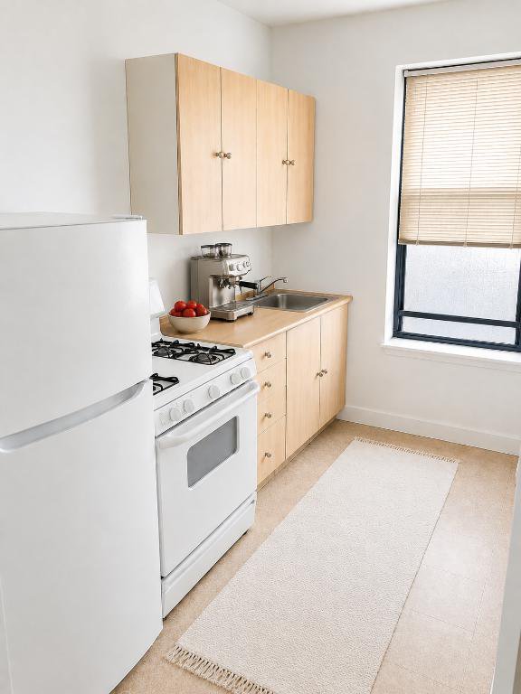 550 Riverside Drive, Unit 26 photo 4
