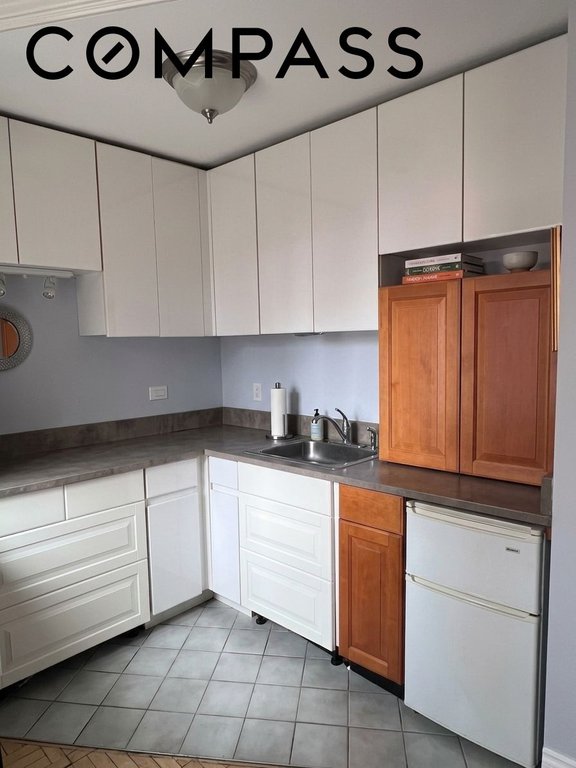 236 East 47th Street, Unit 28D photo 2