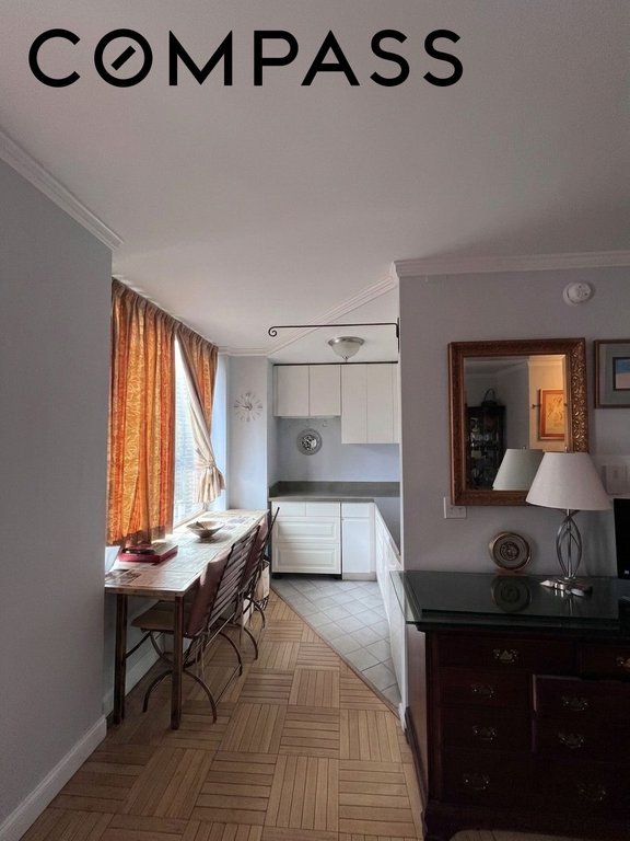 236 East 47th Street, Unit 28D photo 4