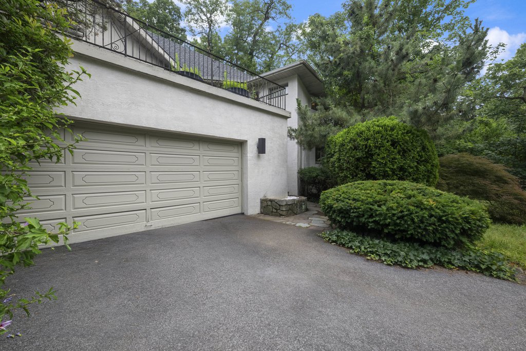 5250 Arlington Avenue – For Sale photo 3