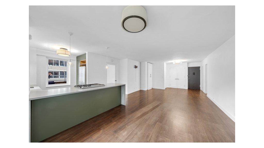 411 East 53rd Street, Unit 14B photo 2