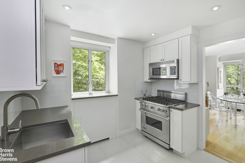 200 East 66th Street, Unit D202 photo 3