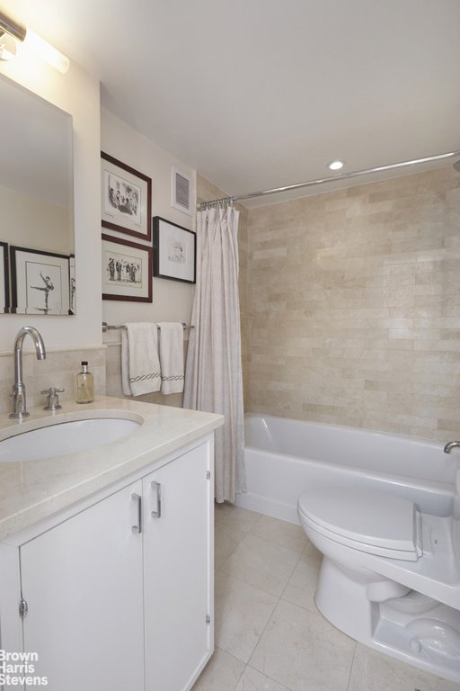 200 East 66th Street, Unit D202 photo 7