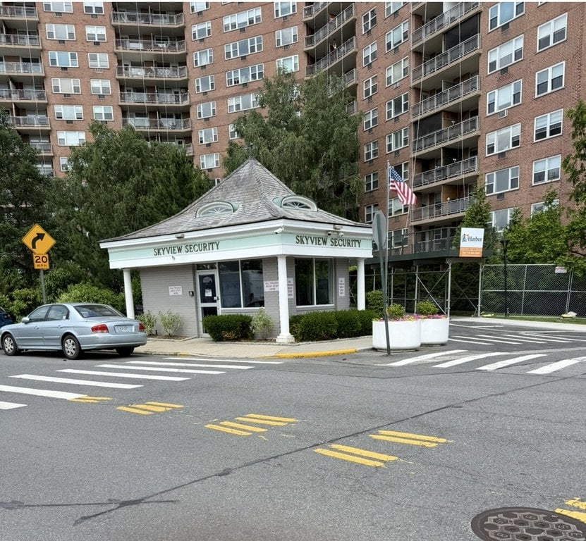 5800 Arlington Avenue, Unit 18J photo 3